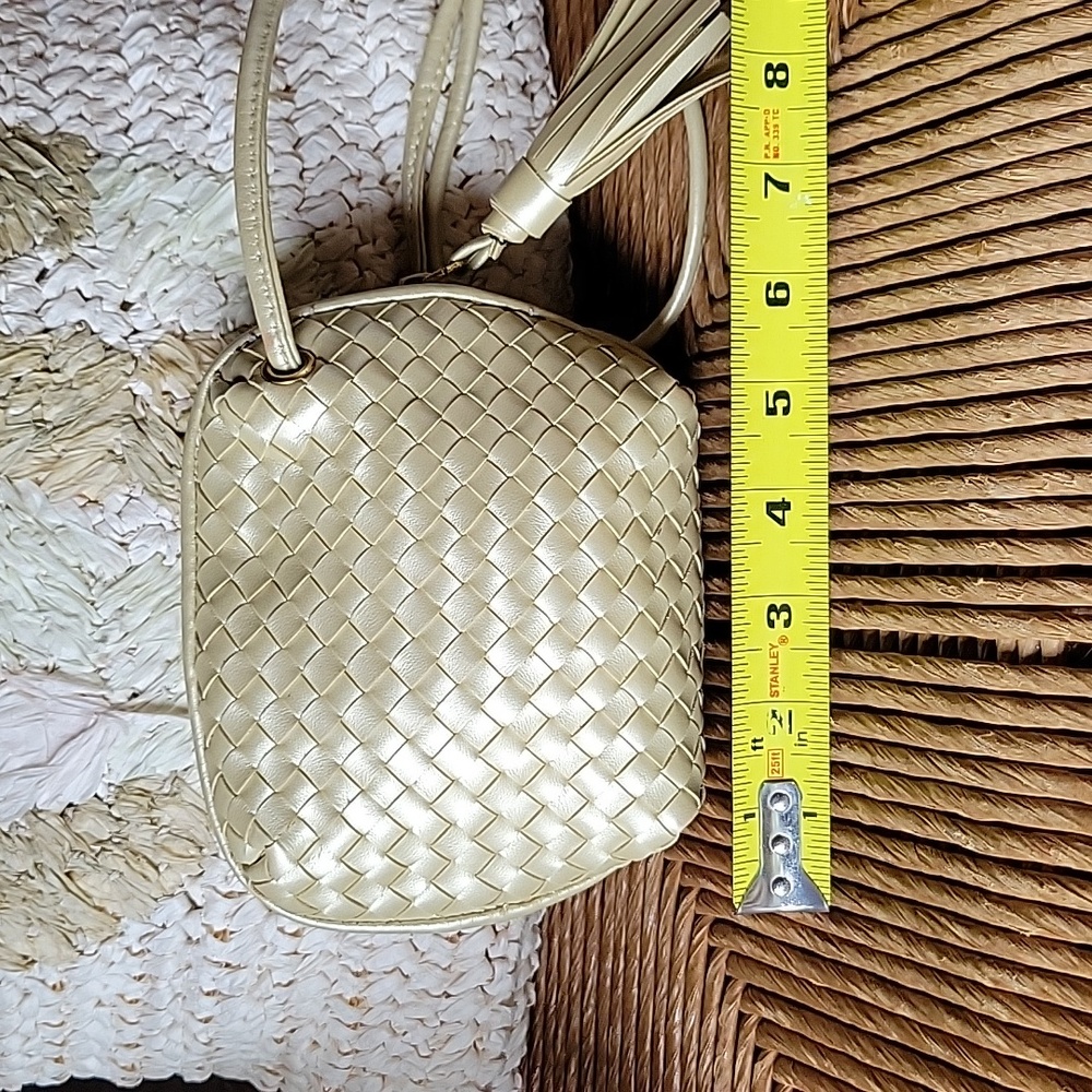 Evan Picone golden cream colored basket weave mini purse - Picture 3 of 13